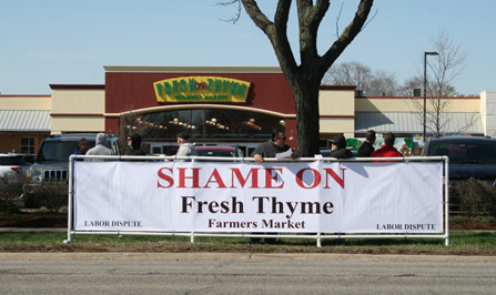 Building Trades protest Arlington Height's grand opening of Fresh Thyme Market